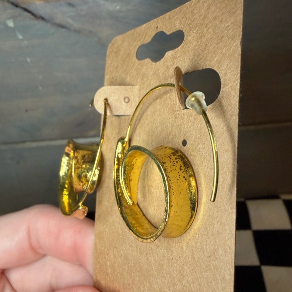 Swirl Modern Hoop Earrings - Picture 2 of 5